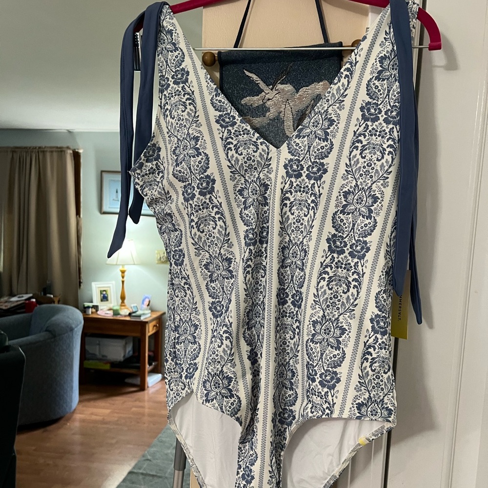 SummerSalt Tie Backflip sz 14